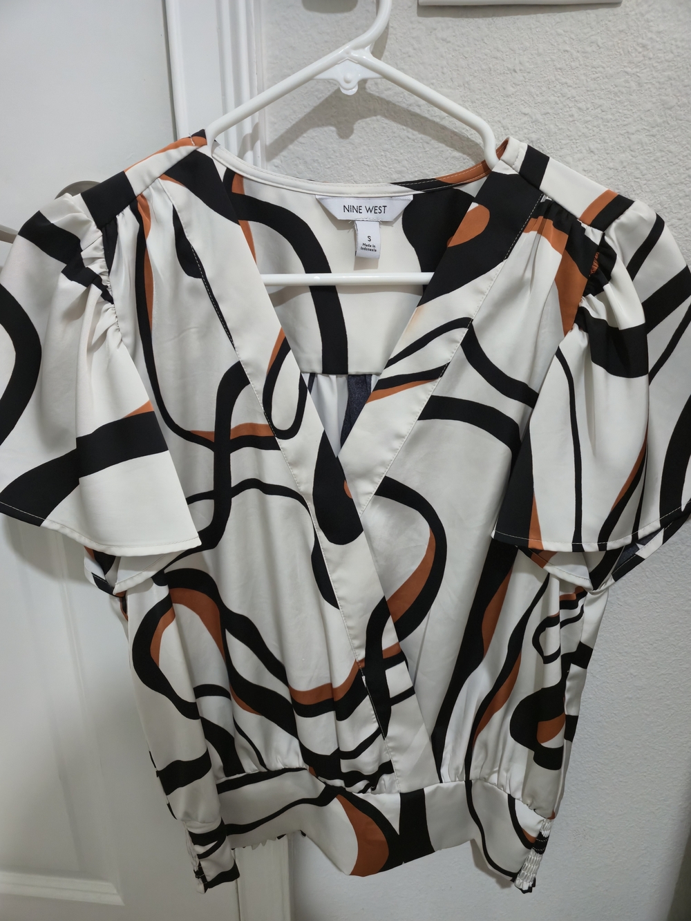 Nine West Cream Abstract-Print Flutter Sleeve Wrap Blouse